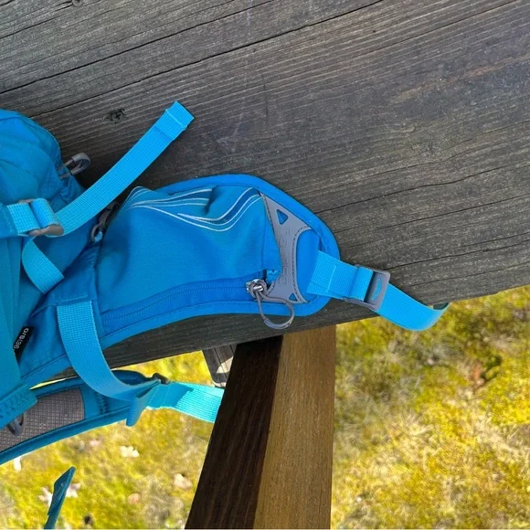 Osprey Women’s "Raven 14" Biking Backpack w/Hydration Bladder - Picture 6 of 8